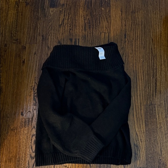 Abercrombie and Fitch  Off-Shoulder Sweater NWT size large - Picture 1 of 3
